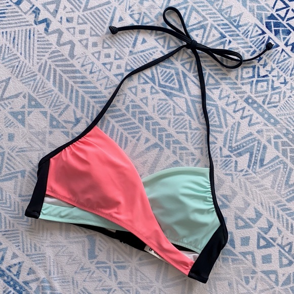 PINK Victoria's Secret Other - VS Pink Crossover Bikini Top